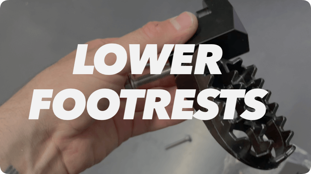 Comment monter l'adaptateur de repose-pieds sur ta moto Bonfire